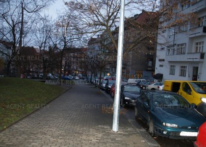 Pronájem bytu  2+kk, 57m2 s neprůchozími pokoji v činžovním domě po rekonstrukci P10-Vršovice.