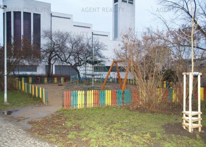 Pronájem bytu  2+kk, 57m2 s neprůchozími pokoji v činžovním domě po rekonstrukci P10-Vršovice.