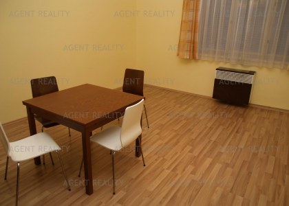 Pronájem bytu  2+kk, 57m2 s neprůchozími pokoji v činžovním domě po rekonstrukci P10-Vršovice.