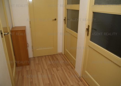 Pronájem bytu  2+kk, 57m2 s neprůchozími pokoji v činžovním domě po rekonstrukci P10-Vršovice.
