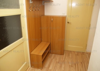 Pronájem bytu  2+kk, 57m2 s neprůchozími pokoji v činžovním domě po rekonstrukci P10-Vršovice.