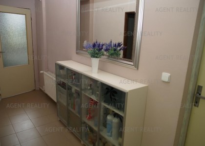 Pronájem pěkného bytu 3+1, 70m2 v cihlovém domě ve zvýšeném přízemí P6-Břevnov.