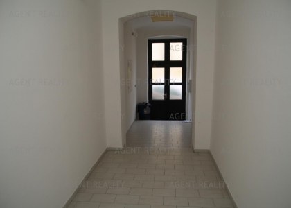 Pronájem pěkného bytu 3+1, 70m2 v cihlovém domě ve zvýšeném přízemí P6-Břevnov.