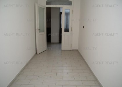 Pronájem pěkného bytu 3+1, 70m2 v cihlovém domě ve zvýšeném přízemí P6-Břevnov.