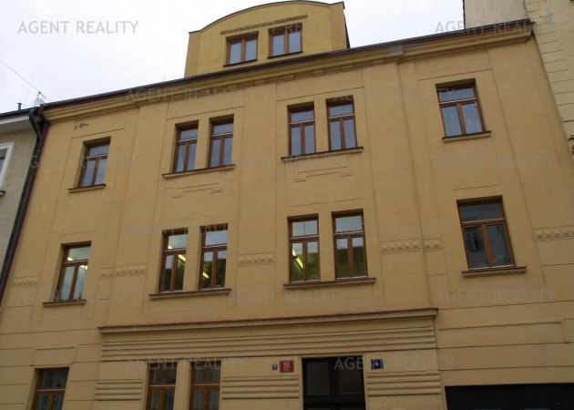 Pronájem pěkného bytu 3+1, 70m2 v cihlovém domě ve zvýšeném přízemí P6-Břevnov.