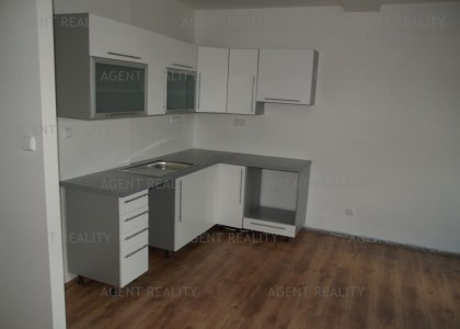 Prodej nového podkrovního bytu 2+kk, 61m2 u Vltavy s krásnou vyhlídkou na Vyšehrad.