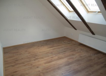  Prodej nového podkrovního bytu 2+kk, 61m2 u Vltavy s krásnou vyhlídkou na Vyšehrad.