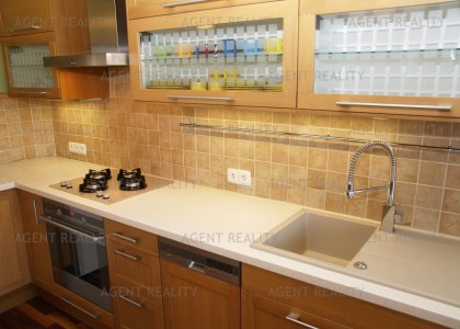 Pronájem moderního bytu 2+kk,65m2 s balkony a výhledem na Prahu v obytném domě P5-Smíchov.