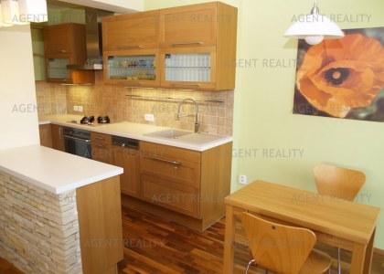 Pronájem moderního bytu 2+kk,65m2 s balkony a výhledem na Prahu v obytném domě P5-Smíchov.