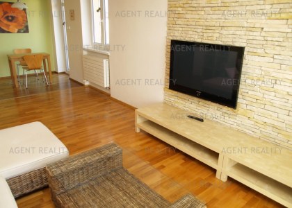 Pronájem moderního bytu 2+kk,65m2 s balkony a výhledem na Prahu v obytném domě P5-Smíchov.