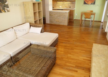 Pronájem moderního bytu 2+kk,65m2 s balkony a výhledem na Prahu v obytném domě P5-Smíchov.