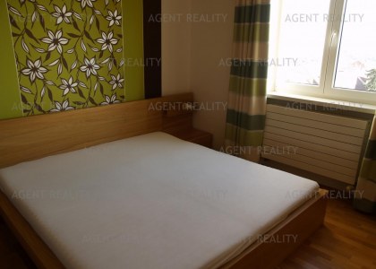 Pronájem moderního bytu 2+kk,65m2 s balkony a výhledem na Prahu v obytném domě P5-Smíchov.