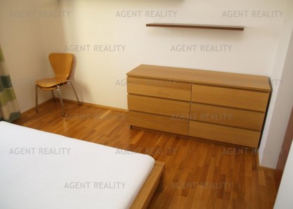 Pronájem moderního bytu 2+kk,65m2 s balkony a výhledem na Prahu v obytném domě P5-Smíchov.
