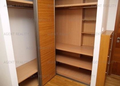 Pronájem moderního bytu 2+kk,65m2 s balkony a výhledem na Prahu v obytném domě P5-Smíchov.