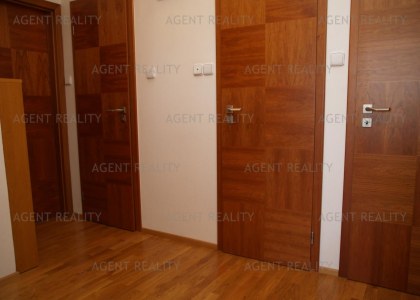 Pronájem moderního bytu 2+kk,65m2 s balkony a výhledem na Prahu v obytném domě P5-Smíchov.