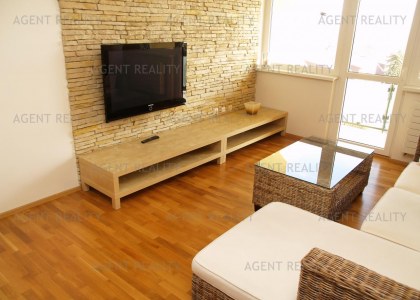 Pronájem moderního bytu 2+kk,65m2 s balkony a výhledem na Prahu v obytném domě P5-Smíchov.