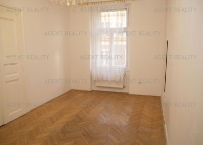Pronájem  částečně zařízeného světlého bytu 2+1, 82m2 v nájemním domě P5-Smíchov.