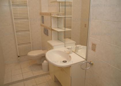 Pronájem  částečně zařízeného světlého bytu 2+1, 82m2 v nájemním domě P5-Smíchov.