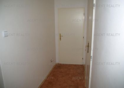 Pronájem  částečně zařízeného světlého bytu 2+1, 82m2 v nájemním domě P5-Smíchov.
