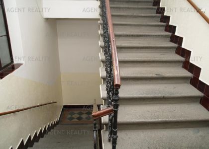 Pronájem  částečně zařízeného světlého bytu 2+1, 82m2 v nájemním domě P5-Smíchov.