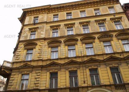 Pronájem  částečně zařízeného světlého bytu 2+1, 82m2 v nájemním domě P5-Smíchov.