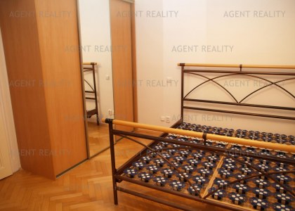 Agentreality pronajme velmi pěkný zařízený byt 3+kk, 93 m2 nedaleko stanice  metra Vyšehrad.