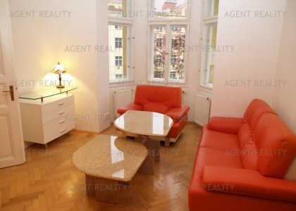 Agentreality pronajme velmi pěkný zařízený byt 3+kk, 93 m2 nedaleko stanice  metra Vyšehrad.