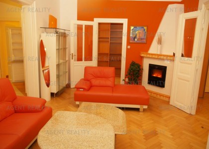 Agentreality pronajme velmi pěkný zařízený byt 3+kk, 93 m2 nedaleko stanice  metra Vyšehrad.