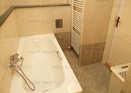 Agentreality pronajme velmi pěkný zařízený byt 3+kk, 93 m2 nedaleko stanice  metra Vyšehrad.