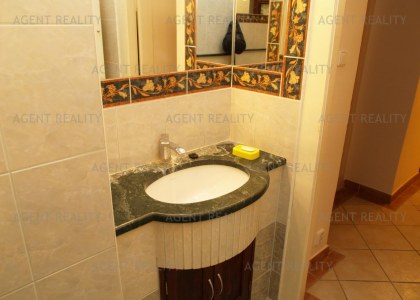 Agentreality pronajme velmi pěkný zařízený byt 3+kk, 93 m2 nedaleko stanice  metra Vyšehrad.