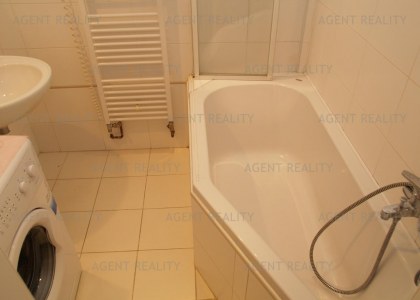 Pronájem stylově zařízeného  bytu 2+1, 80m2 v činžovním domě s výtahem v P1-Nové Město.