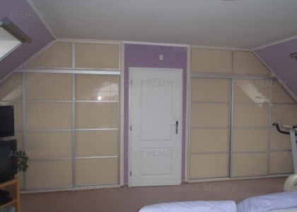 Prodej samostatně stojícího RD 6+1 se zahradou 800m2 v Hostivicích u Prahy