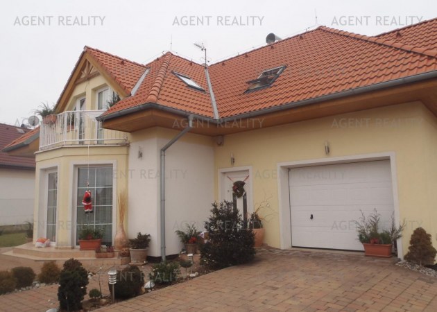 Prodej samostatně stojícího RD 6+1 se zahradou 800m2 v Hostivicích u Prahy