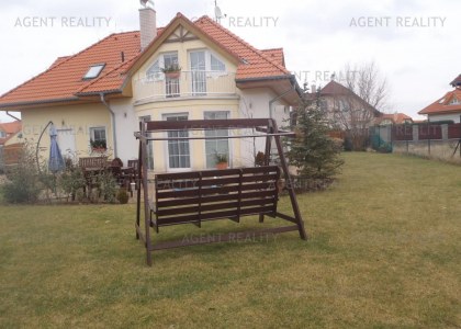 Prodej samostatně stojícího RD 6+1 se zahradou 800m2 v Hostivicích u Prahy