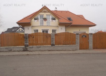 Prodej samostatně stojícího RD 6+1 se zahradou 800m2 v Hostivicích u Prahy