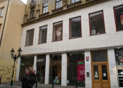 Pronájem rekonstruované kancelářské prostory 4+kk, 90 m2 v domě nedaleko Staroměstského náměstí.