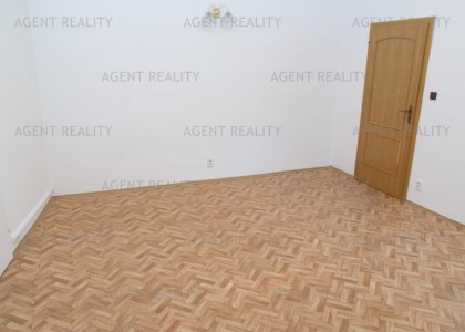 Pronájem rekonstruované kancelářské prostory 4+kk, 90 m2 v domě nedaleko Staroměstského náměstí.