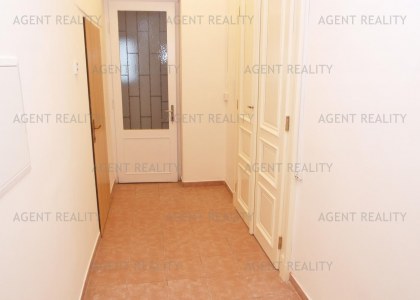 Pronájem rekonstruované kancelářské prostory 4+kk, 90 m2 v domě nedaleko Staroměstského náměstí.