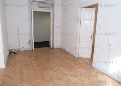 Pronájem kanceláře 5+1, 130m2 v činžovním domě u tramvajové zastávky ul.Ječná, P2-Nové Město.