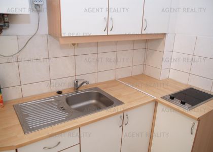 Pronájem kanceláře 5+1, 130m2 v činžovním domě u tramvajové zastávky ul.Ječná, P2-Nové Město.