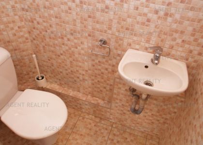 Pronájem kanceláře 5+1, 130m2 v činžovním domě u tramvajové zastávky ul.Ječná, P2-Nové Město.