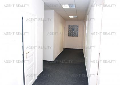 Pronájem kanceláře 5+1, 130m2 v činžovním domě u tramvajové zastávky ul.Ječná, P2-Nové Město.