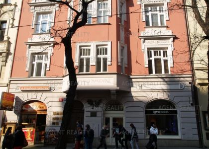 Pronájem kanceláře 5+1, 130m2 v činžovním domě u tramvajové zastávky ul.Ječná, P2-Nové Město.