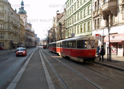 Pronájem kanceláře 5+1, 130m2 v činžovním domě u tramvajové zastávky ul.Ječná, P2-Nové Město.