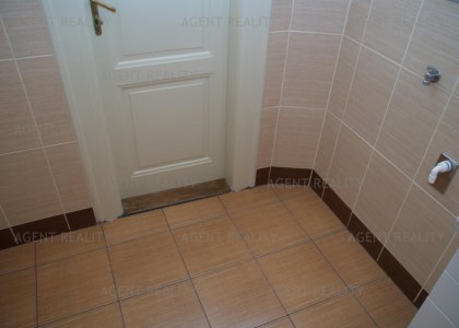 Pronájem rekonstruovaného nezařázeného bytu 3+kk,96m2 v činžovním domě v klidné části P7-Holešovice.