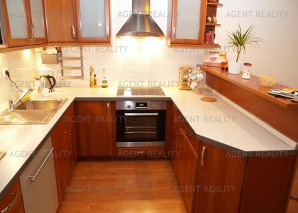 Agentreality pronajme velmi pěkný  byt 3+kk,74m2 v novostavbě s balkonem P4-Nusle.