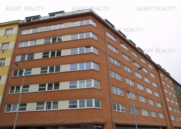 Agentreality pronajme velmi pěkný  byt 3+kk,74m2 v novostavbě s balkonem P4-Nusle.