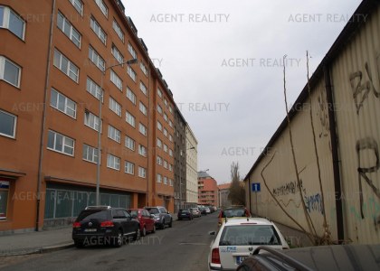 Agentreality pronajme velmi pěkný  byt 3+kk,74m2 v novostavbě s balkonem P4-Nusle.