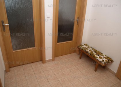 Pronájem pěkného bytu s balkonem 2+kk,50m2 v novostavbě včetně parkovacího stání P5-Motol.