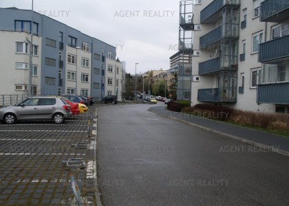 Pronájem pěkného bytu s balkonem 2+kk,50m2 v novostavbě včetně parkovacího stání P5-Motol.